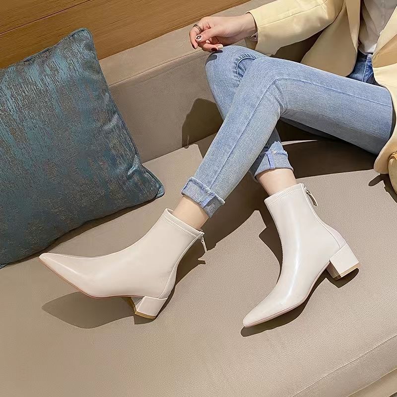 Elegant Women's Boots – Style & Comfort Combined