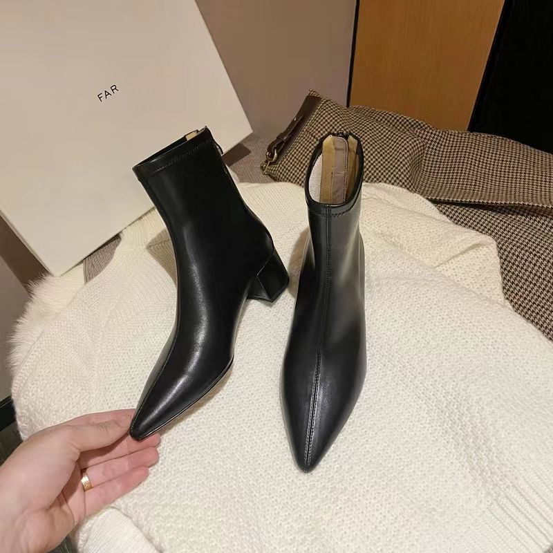 Elegant Women's Boots – Style & Comfort Combined